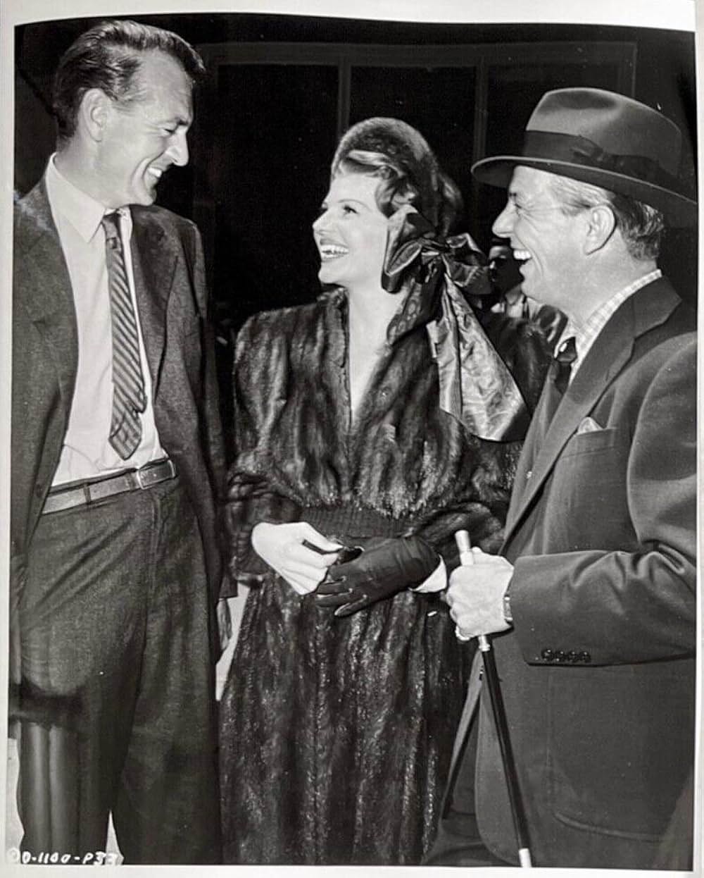 地上に降りた女神の画像