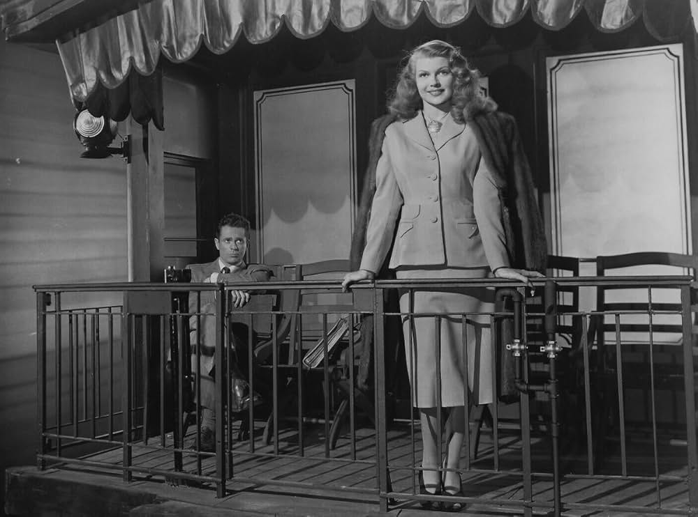 地上に降りた女神の画像