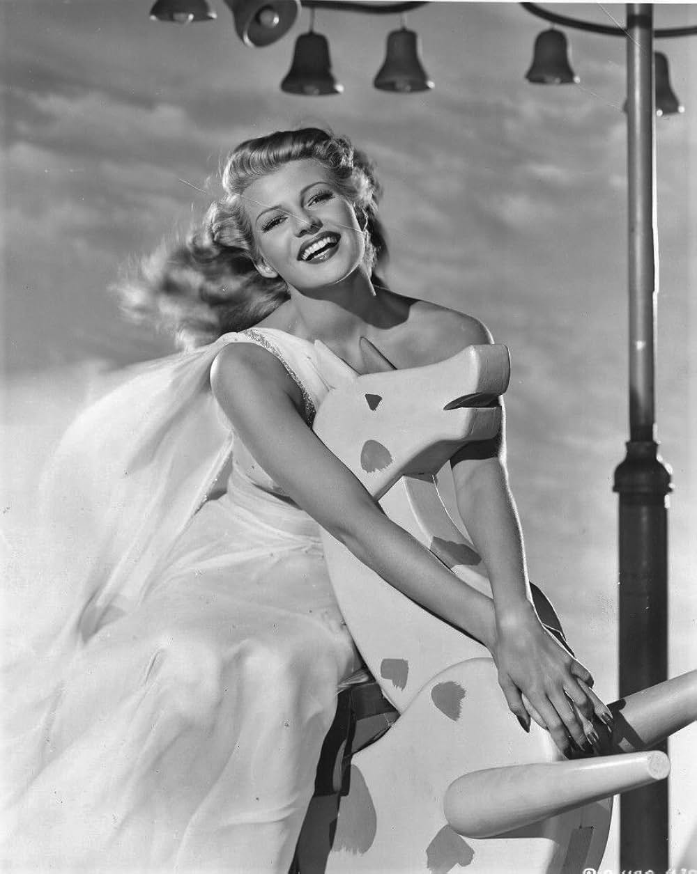 地上に降りた女神の画像