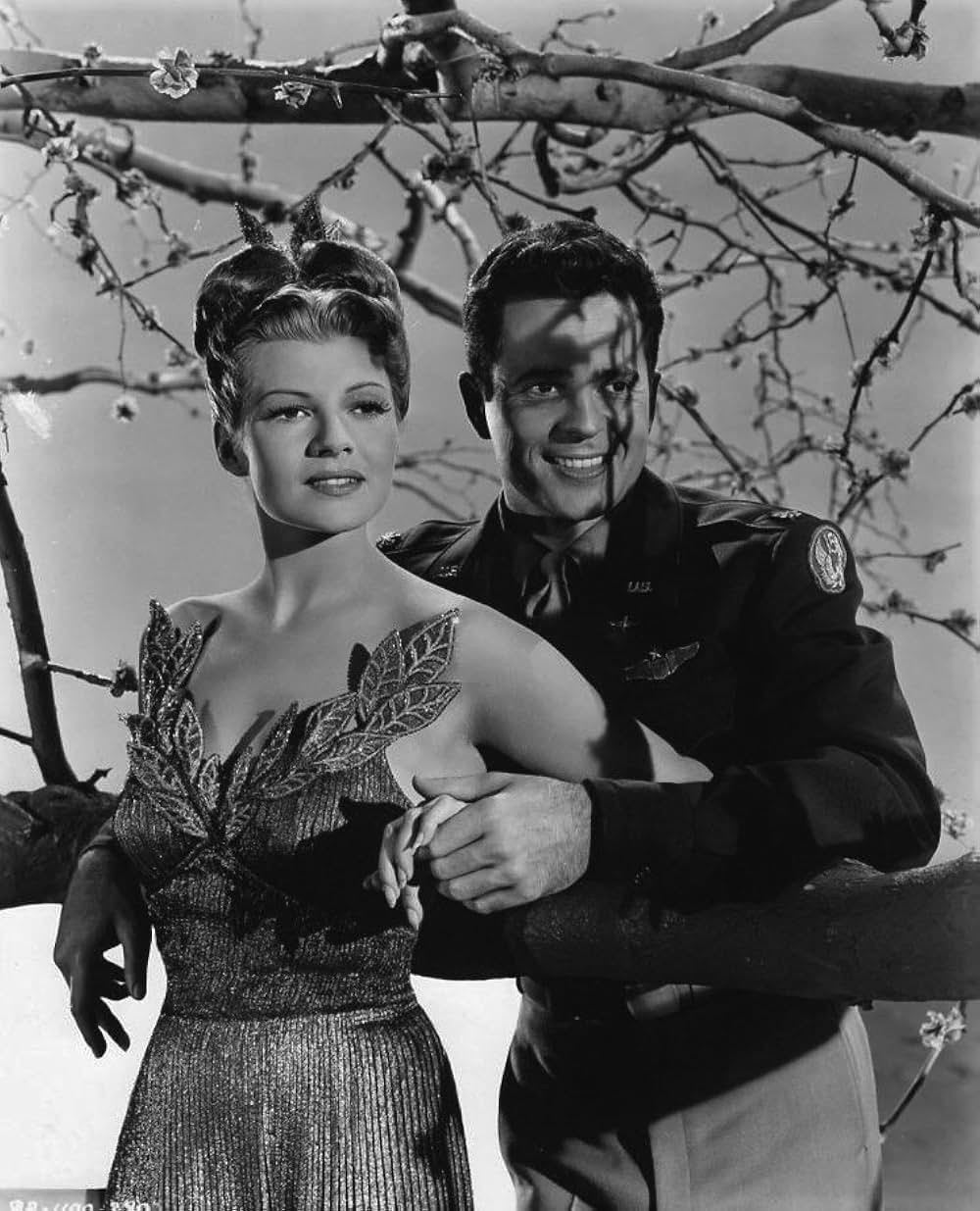 地上に降りた女神の画像