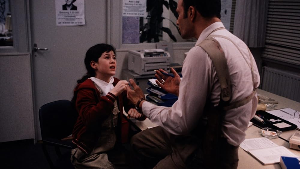 小さな目撃者の画像