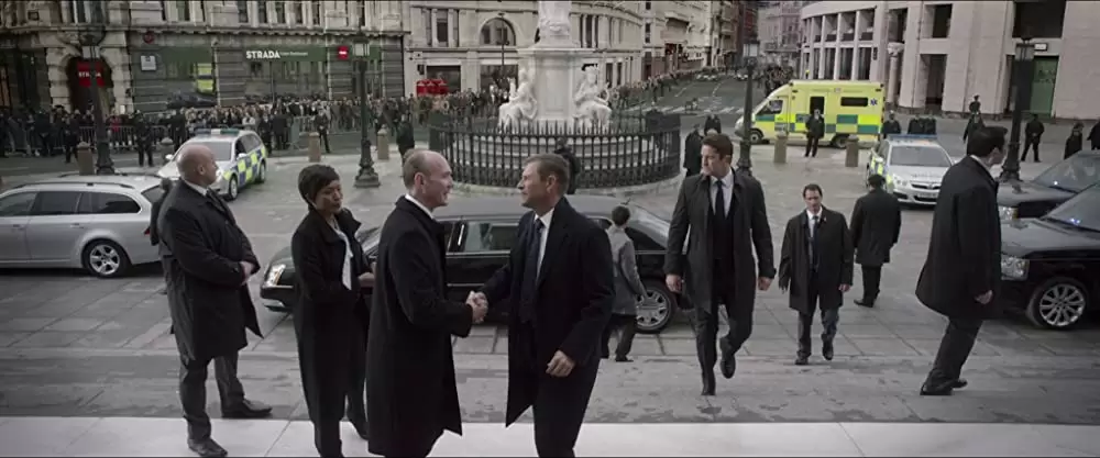 「エンド・オブ・キングダム」アンジェラ・バセット & アーロン・エッカート & ジェラルド・バトラーの画像