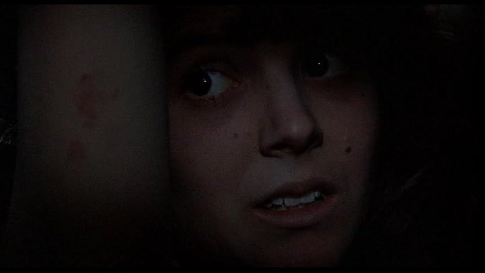 壁の中に誰かがいるの画像