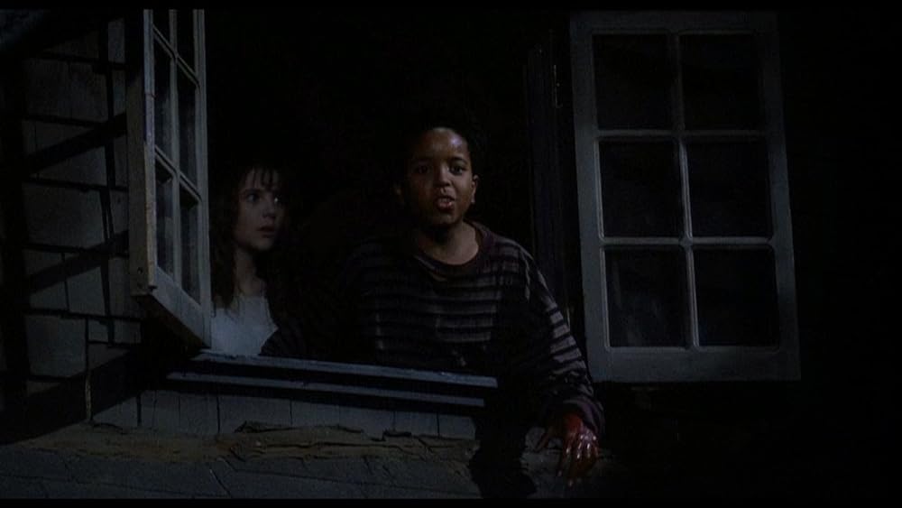 壁の中に誰かがいるの画像