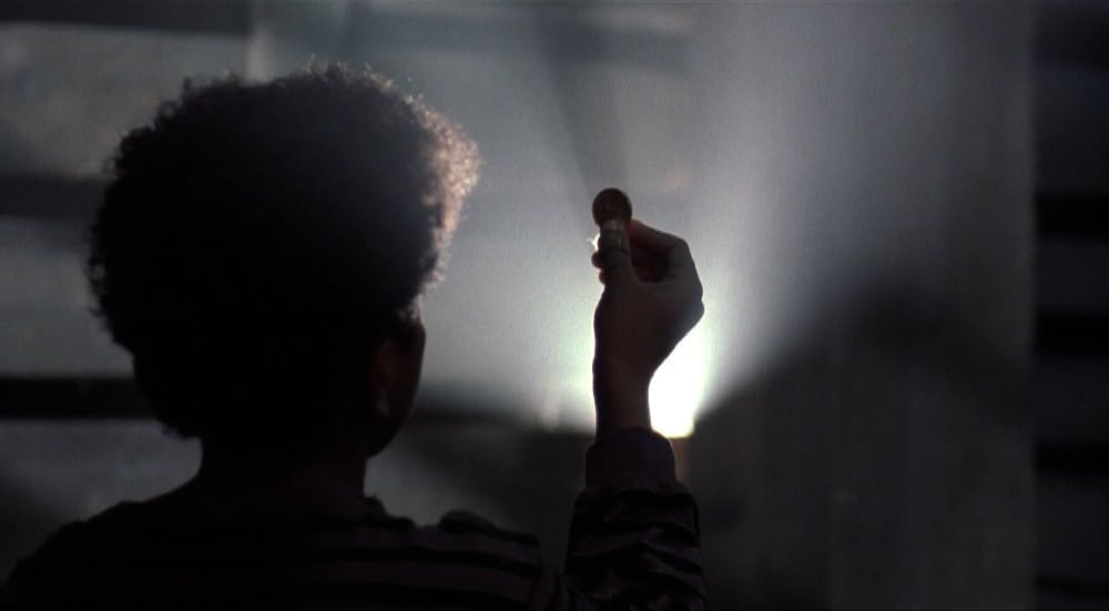 壁の中に誰かがいるの画像