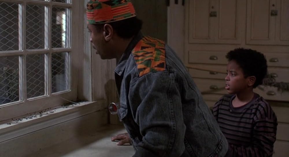 壁の中に誰かがいるの画像