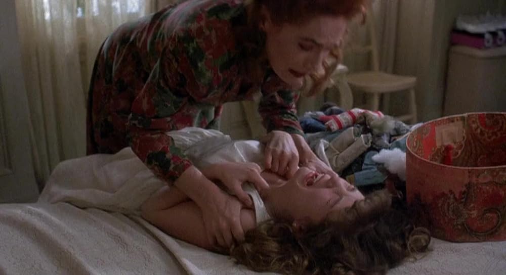 壁の中に誰かがいるの画像