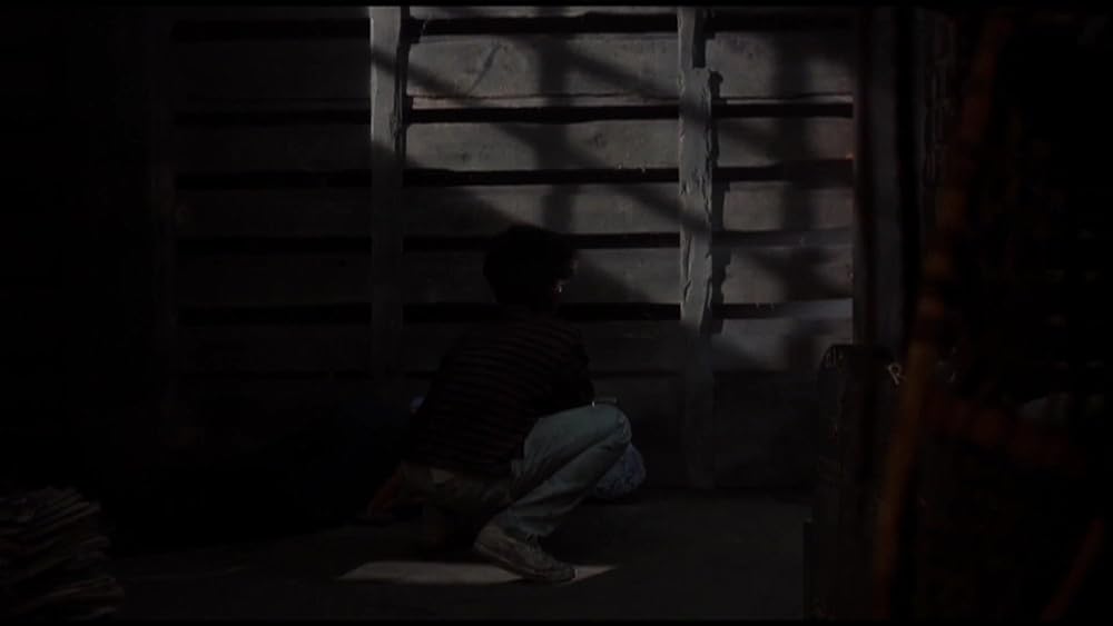 壁の中に誰かがいるの画像