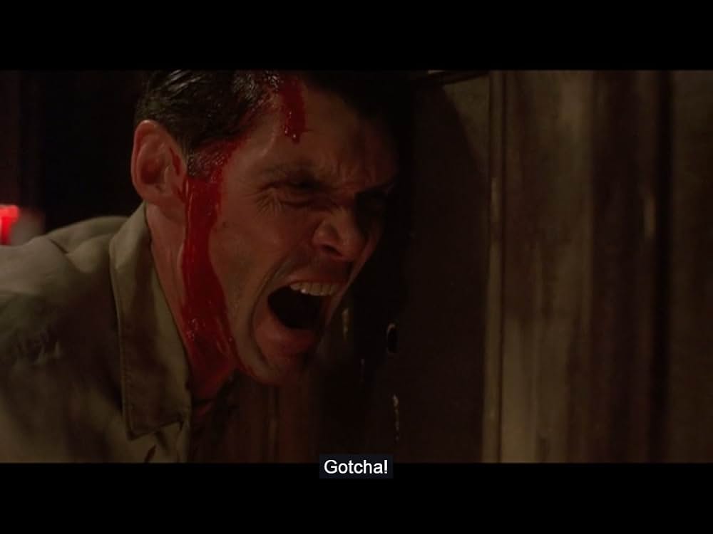 壁の中に誰かがいるの画像