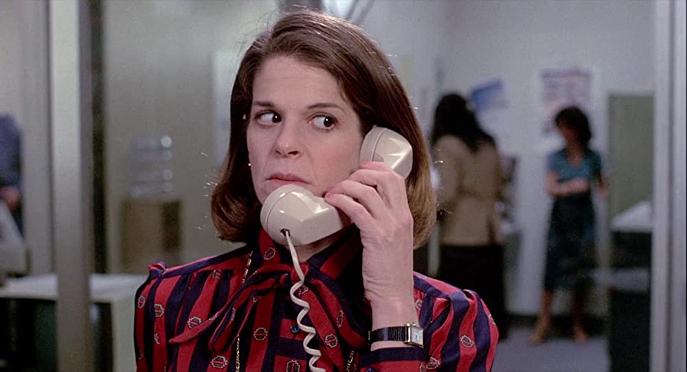 ウーマン・イン・レッドの画像