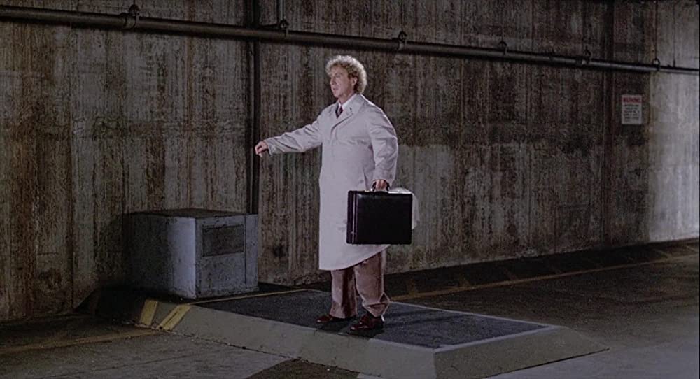 ウーマン・イン・レッドの画像