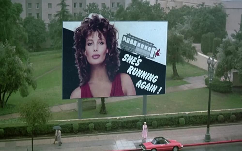 ウーマン・イン・レッドの画像