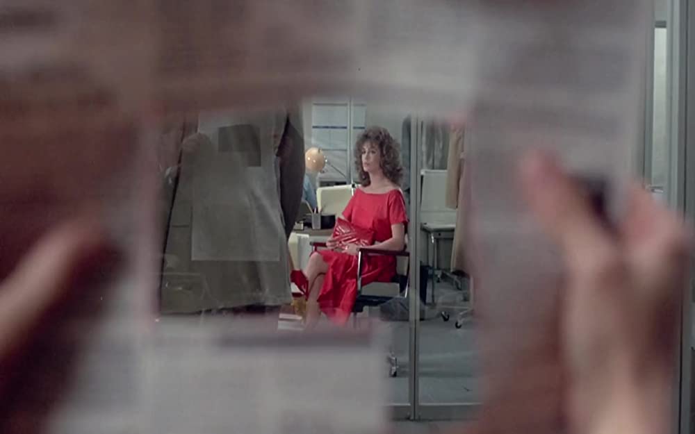 ウーマン・イン・レッドの画像