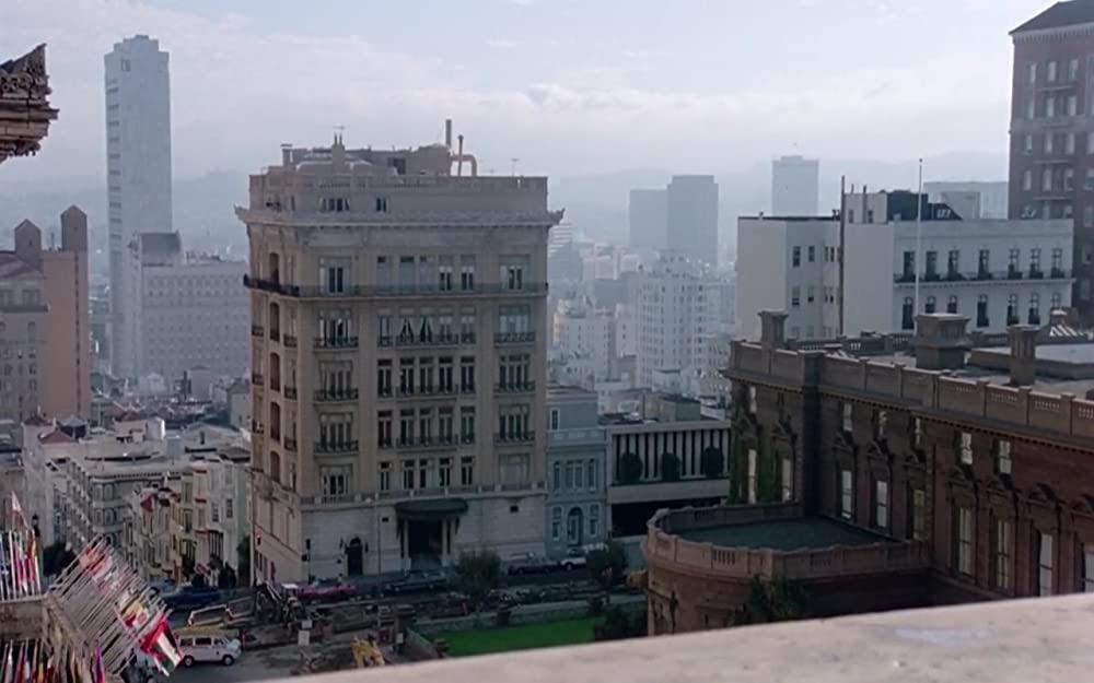 ウーマン・イン・レッドの画像