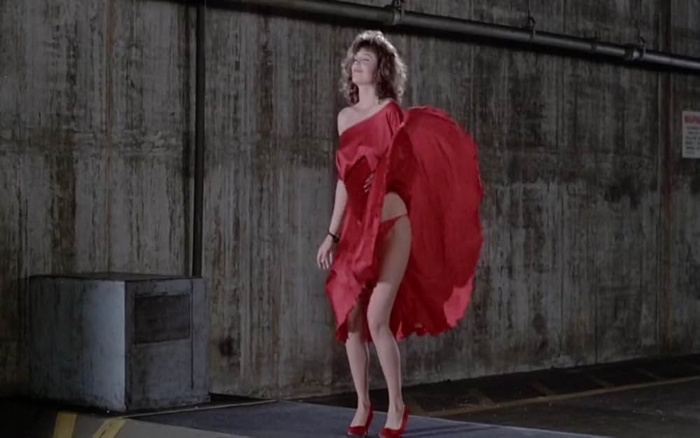 ウーマン・イン・レッドの画像