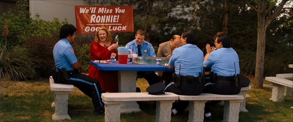 オブザーブ・アンド・レポートの画像