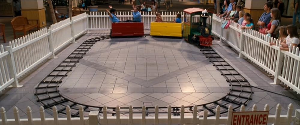 オブザーブ・アンド・レポートの画像