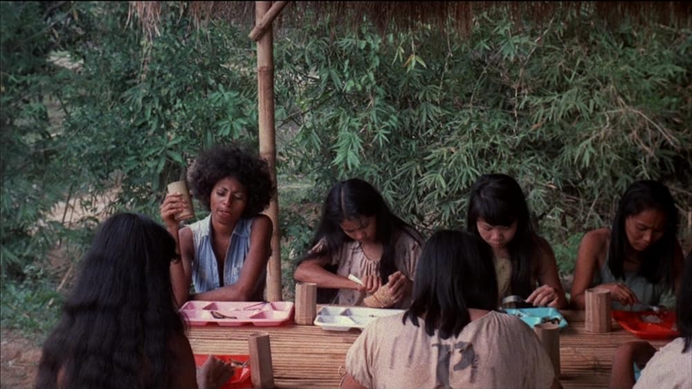 残虐全裸女収容所の画像