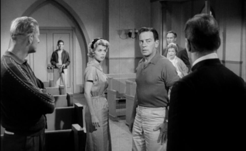 空飛ぶ生首の画像