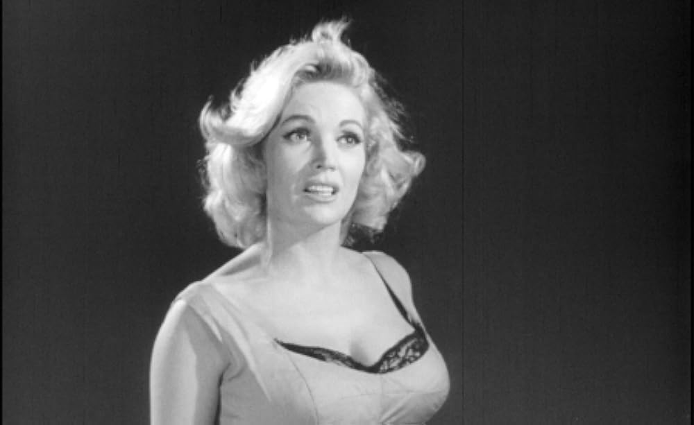 空飛ぶ生首の画像