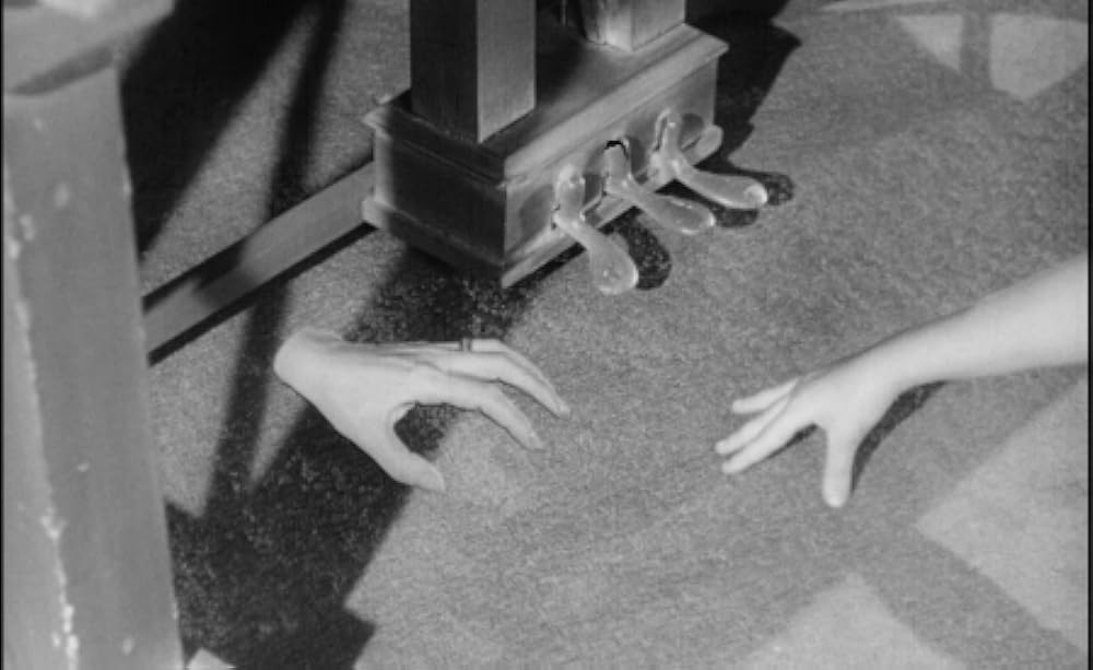 空飛ぶ生首の画像