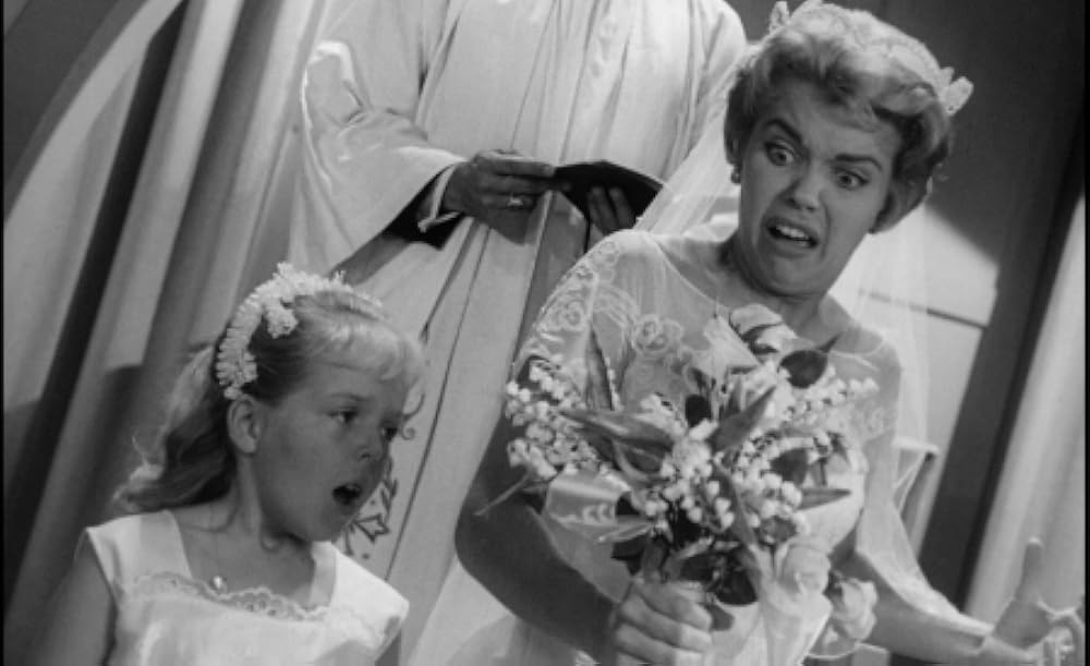 空飛ぶ生首の画像