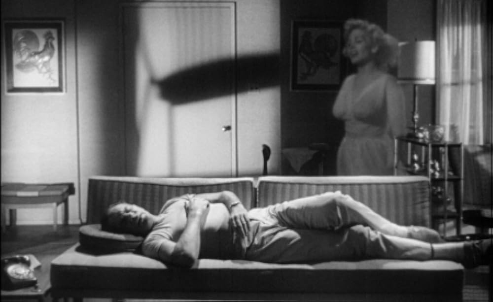 空飛ぶ生首の画像