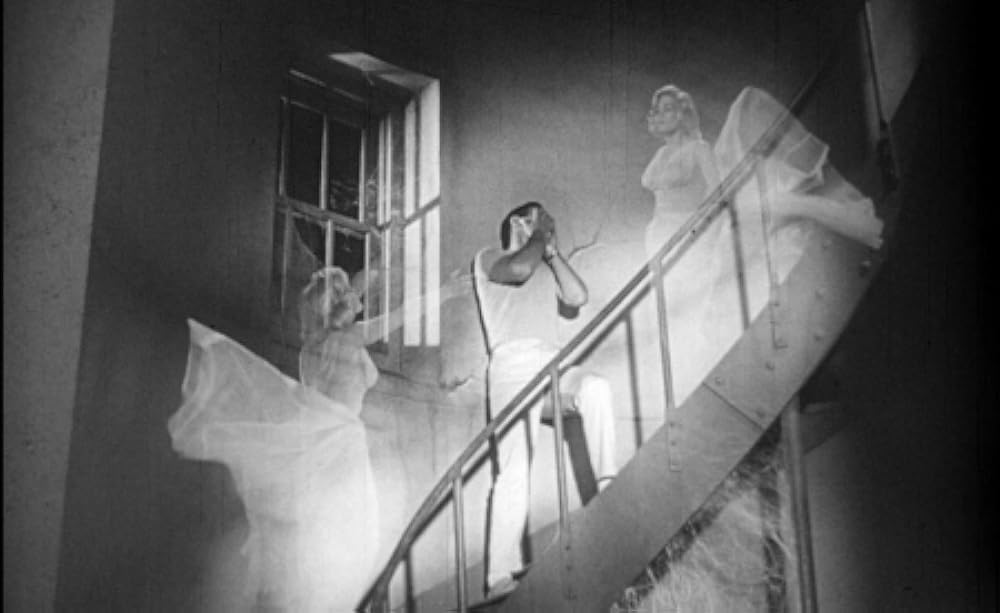 空飛ぶ生首の画像