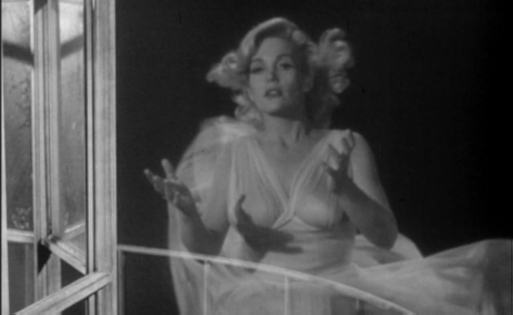 空飛ぶ生首の画像