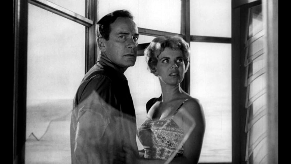 空飛ぶ生首の画像