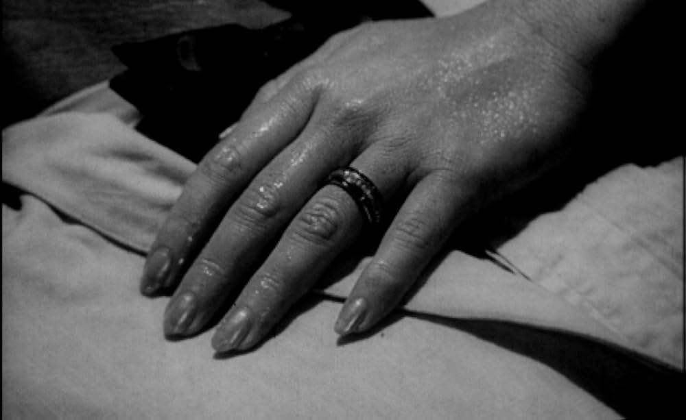 空飛ぶ生首の画像