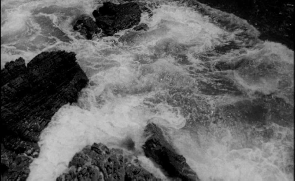 空飛ぶ生首の画像