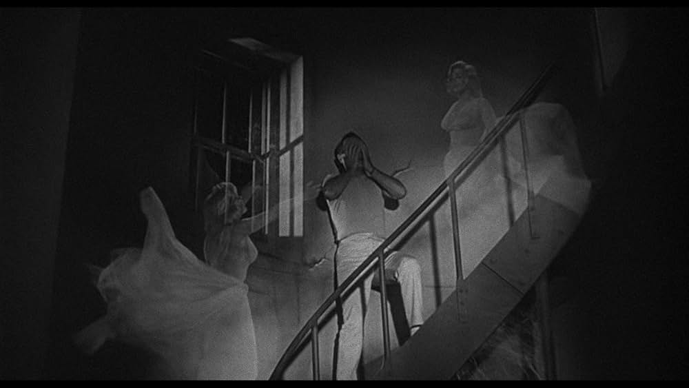 空飛ぶ生首の画像