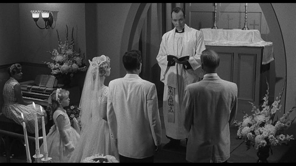 空飛ぶ生首の画像