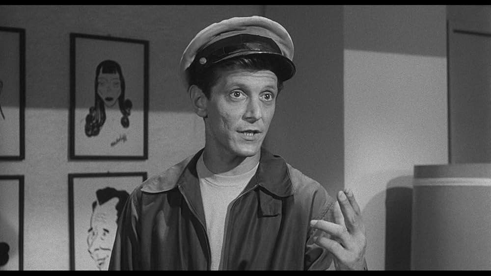 空飛ぶ生首の画像