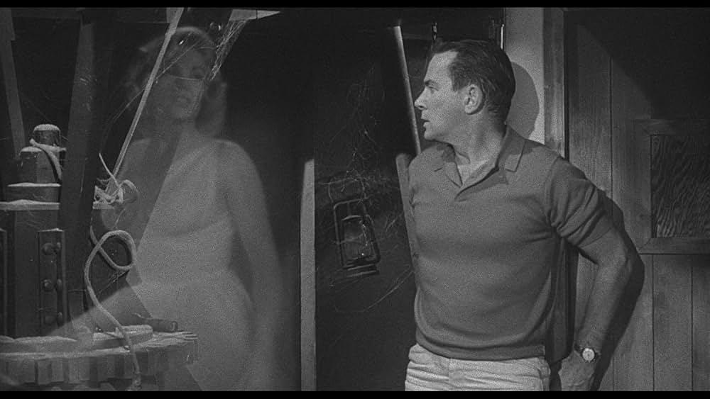 空飛ぶ生首の画像