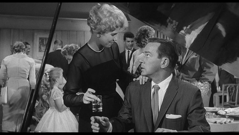 空飛ぶ生首の画像