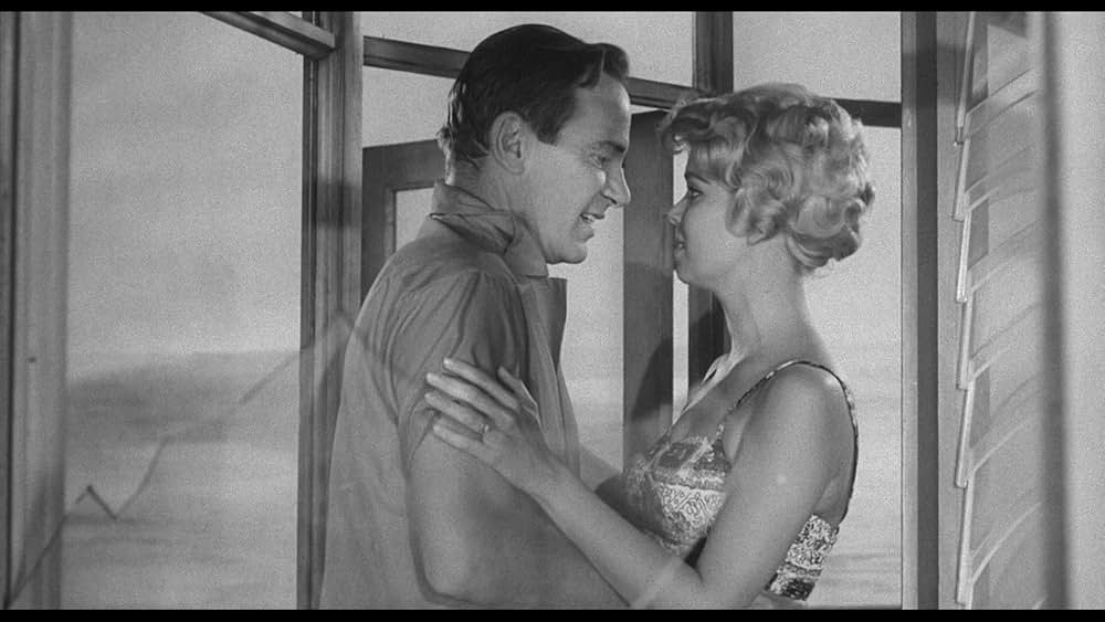 空飛ぶ生首の画像