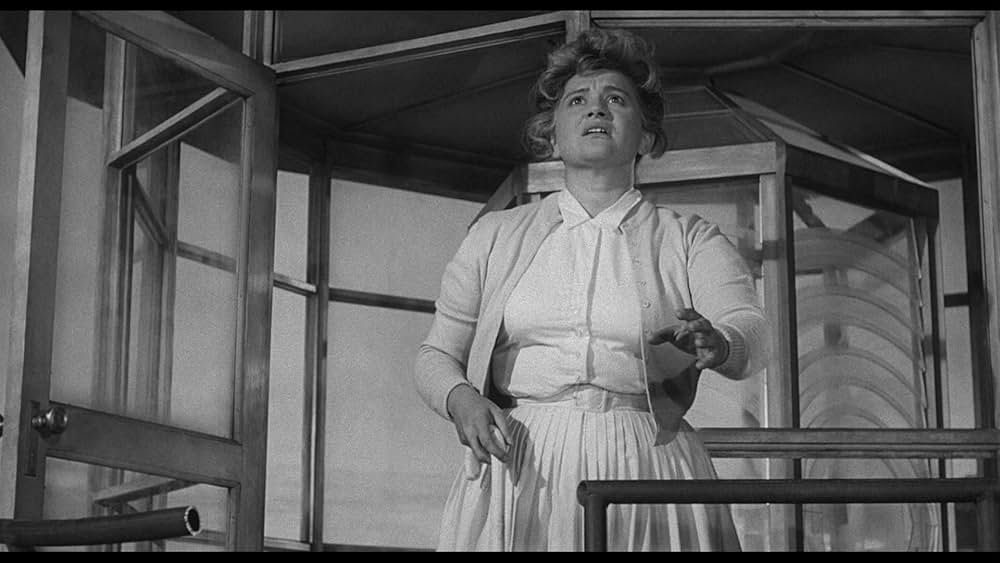 空飛ぶ生首の画像