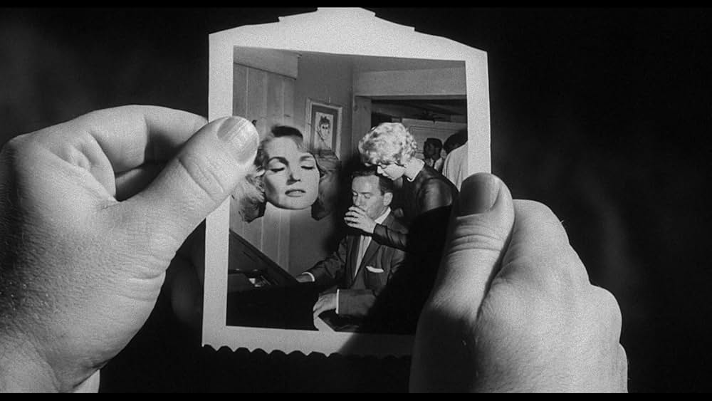 空飛ぶ生首の画像