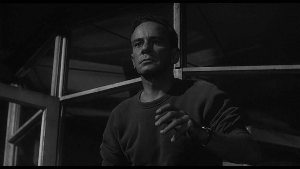 空飛ぶ生首の画像