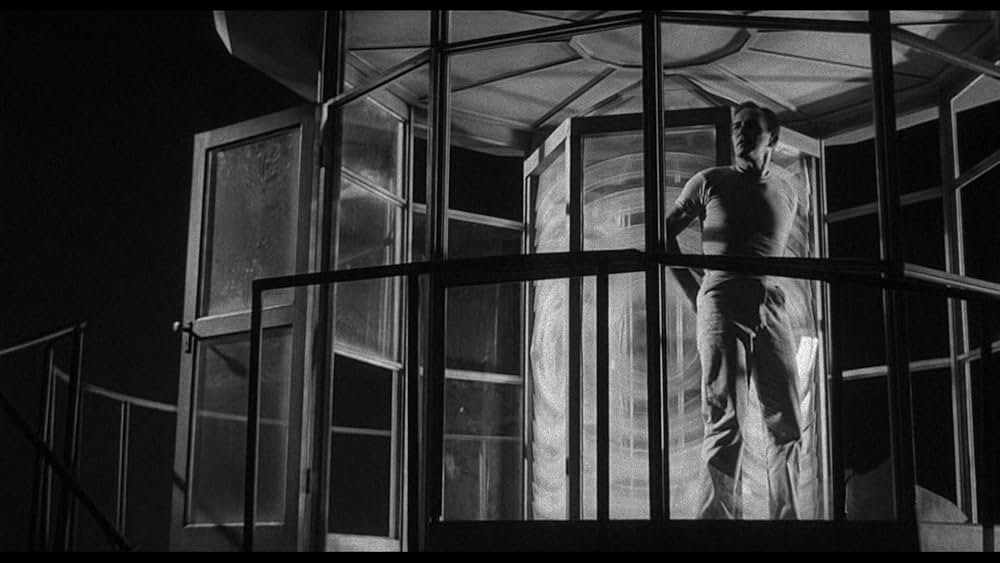 空飛ぶ生首の画像