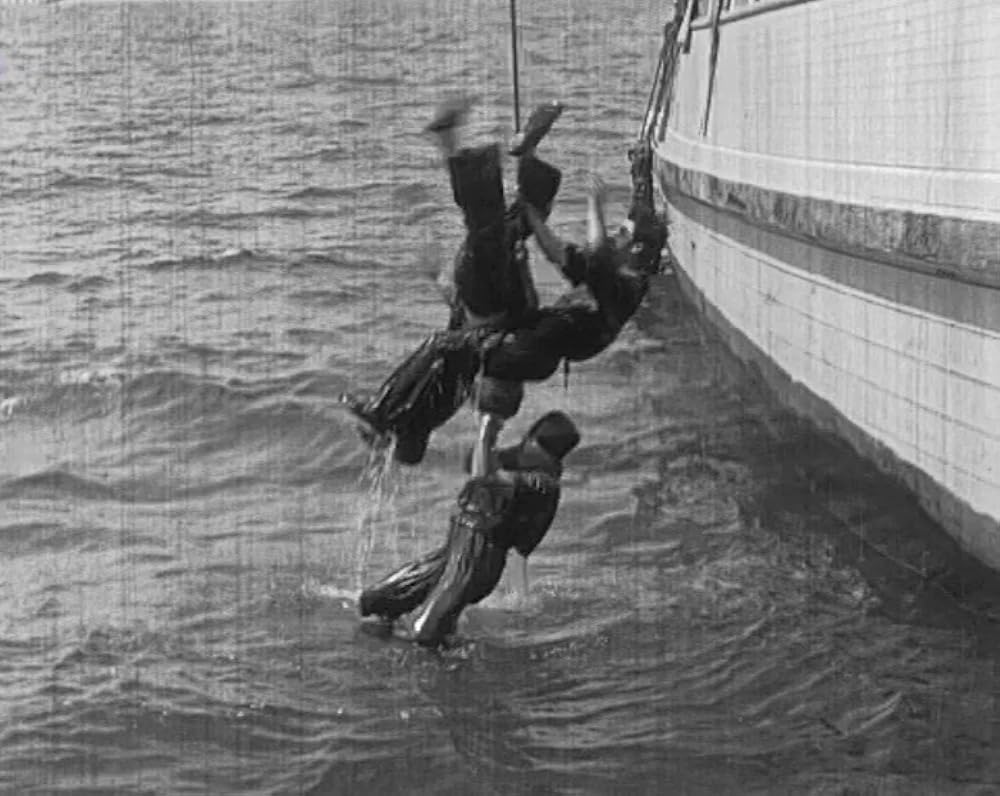 チャップリンの船乗り生活の画像