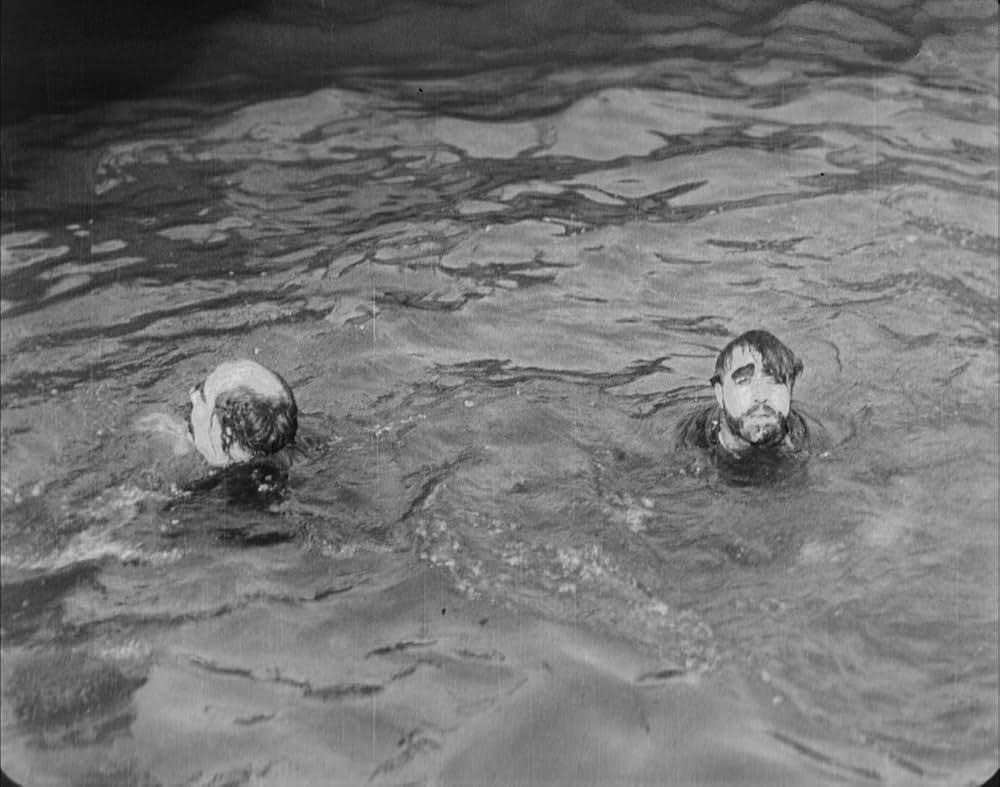 チャップリンの船乗り生活の画像