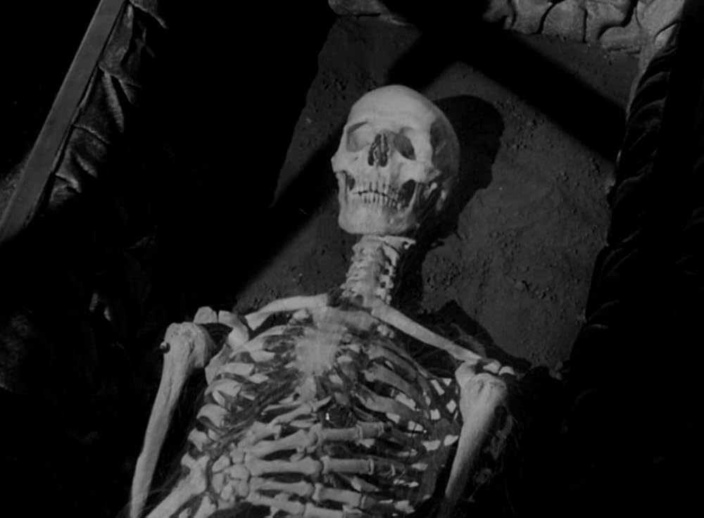 ドラキュラとせむし女の画像