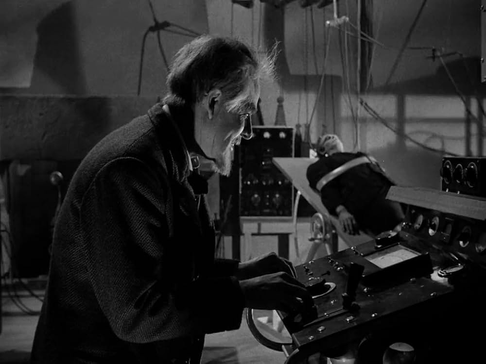 ドラキュラとせむし女の画像