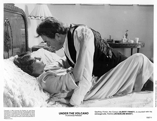 「火山のもとで」ジャクリーン・ビセット & アルバート・フィニーの画像