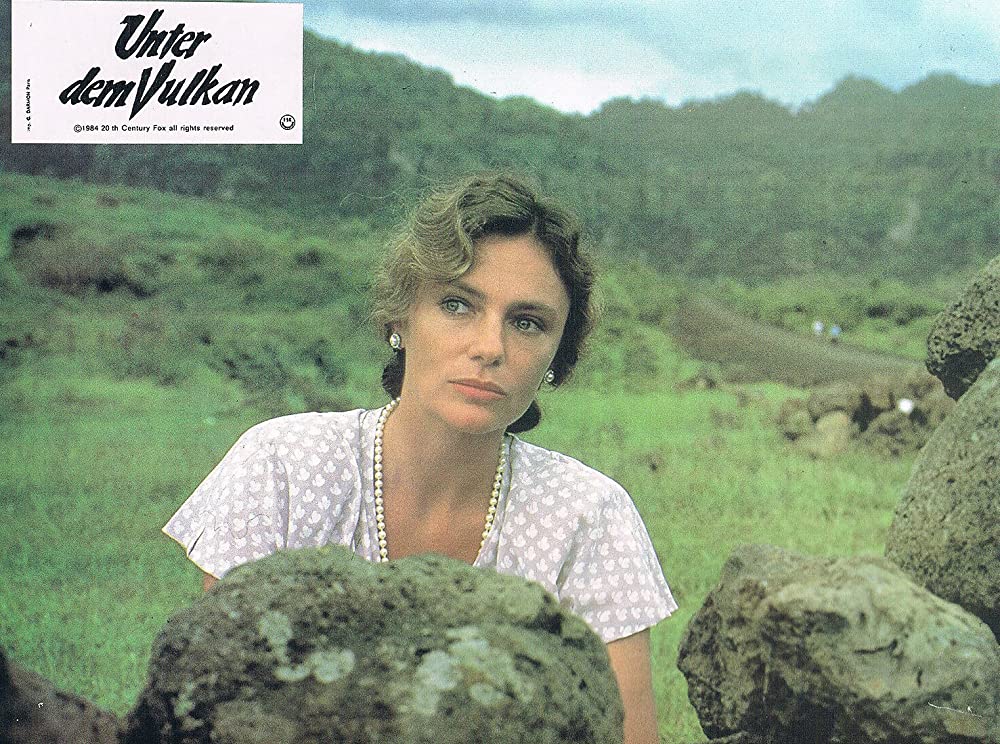 「火山のもとで」ジャクリーン・ビセットの画像