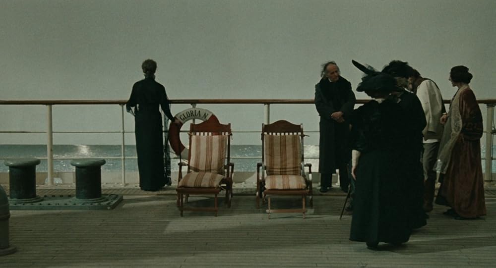 そして船は行くの画像