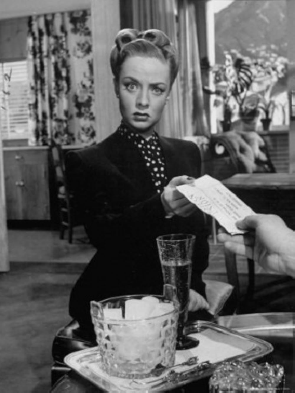 湖中の女の画像